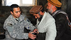 Dobyl svt. Heimlichv manévr uili i amerití vojáci obyvatele Afghánistánu.