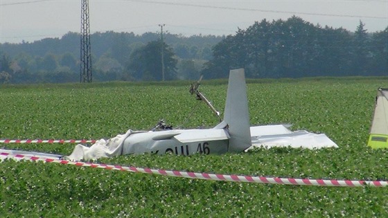 Pi pádu ultralightu bhem leteckého dne v Nymburku zahynuli dva lidé (4....
