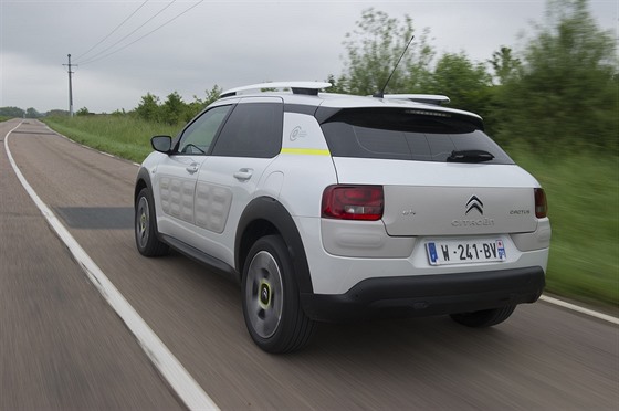 Prototyp Citroënu C4 Cactus ukazuje nová eení, kterými chce automobilka...