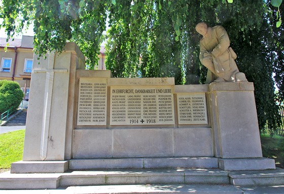 Pomník padlým z 1. svtové války v Beov nad Teplou.