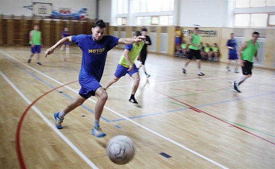 PUK VYMNILI ZA MÍ. Hokejisté Budjovic si na soustední zahráli i fotbal. Na...