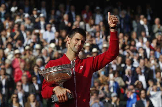 CÍL SPLNN. Srbský tenista Novak Djokovi vybojoval v Paíi svj dvanáctý...