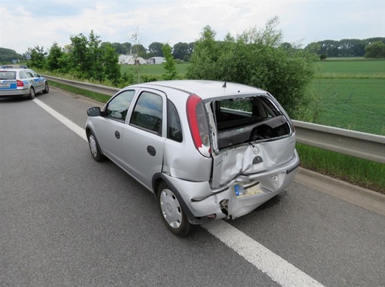 Kvli divokým kachnám se na obchvatu eské Skalice stala dopravní nehoda,...