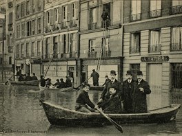Rozvodnná Seina zaplavila Paí (leden 1910).