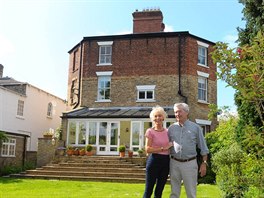 Bill a Susan Laneovi z anglického Beverley prodávají svj originální rodinný...