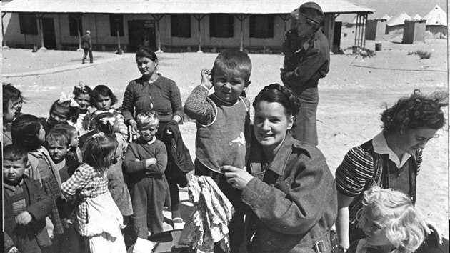 Uprchlci z Jugoslvie v jednom z tbor na Blzkm vchod. (fotka byla pozen nkdy v rozmez let 1945 - 1948)