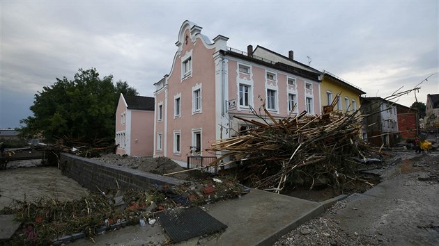 Nsledky bleskovch povodn v bavorsk vesnici Simbach am Inn (1. ervna 2016)