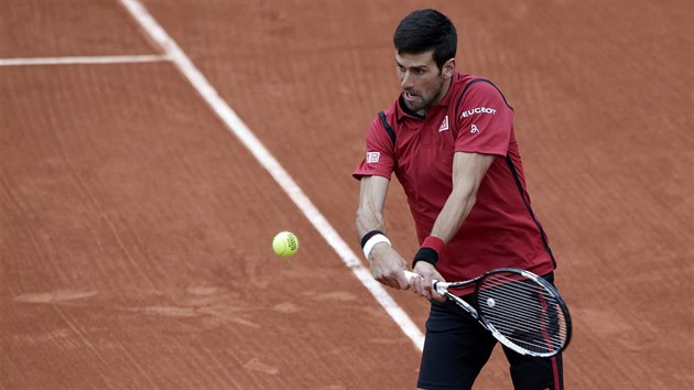 Novak Djokovi se chyst k deru v duelu s Tomem Berdychem.