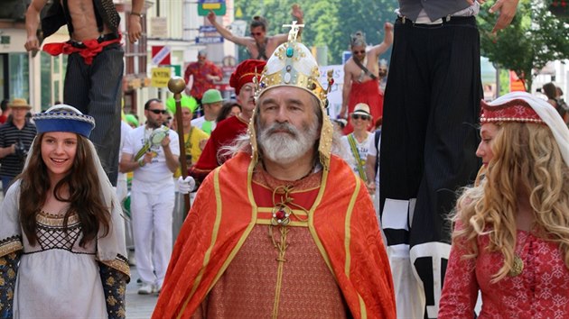 Karlovarsk karnevalov prvod patil krlm i kejklm (5. ervna 2016)