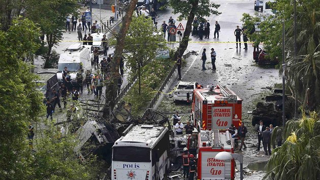 tok na policejn autobus v Istanbulu (7. erven 2016)