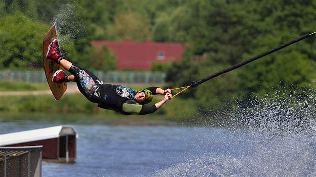 Wakeboardov park v esk Lp je navren tak, aby uspokojil jak profesionln jezdce, tak amatry.