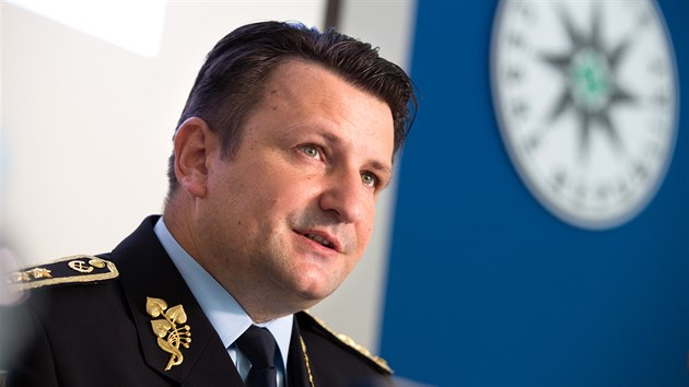 Policejn prezident Tom Tuh bhem tiskov konference, na kter byla pedstavena koncepce rozvoje Policie R pro nsledujc roky. (8. ervna 2016)