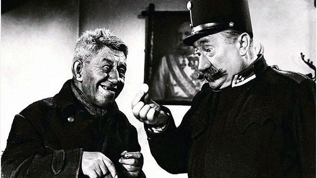 Jarka Pila a Jaroslav Marvan ve filmu Poslun hlásím (1957)