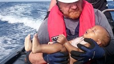 Záchraná s utopeným díttem v náruí. (1.6. 2016)