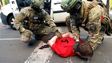 Ukrajinská tajná policie SBU chytila muže, který je podezřelý, že plánoval... Ukrajinská tajná policie SBU chytila muže, který je podezřelý, že plánoval...