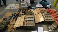 Při prohlídce vozu a domovní prohlídce v jeho obydlí v Lotrinsku našla policie... Při prohlídce vozu a domovní prohlídce v jeho obydlí v Lotrinsku našla policie...