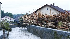 Následky bleskových povodní v bavorské vesnici Simbach am Inn (1. ervna 2016)