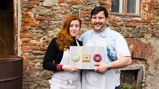 Všechny dekory si Lucie s Davidem navrhli sami. Jsou schopní ale vytvořit... Všechny dekory si Lucie s Davidem navrhli sami. Jsou schopní ale vytvořit...