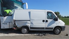 Na tahu mezi Hodonínem a Břeclaví narazila dodávka do osobního vozu a poté do... Na tahu mezi Hodonínem a Břeclaví narazila dodávka do osobního vozu a poté do...