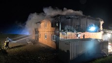 V rakouském Altenfeldenu shořela ubytovna pro běžence (1. června 2016) V rakouském Altenfeldenu shořela ubytovna pro běžence (1. června 2016)