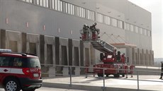 V Hostivici hořela skladová hala, shořela třetina zboží (9.6.2016). V Hostivici hořela skladová hala, shořela třetina zboží (9.6.2016).