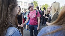 Studenti Gymnázia Františka Křižíka protestovali před školou proti propuštění... Studenti Gymnázia Františka Křižíka protestovali před školou proti propuštění...