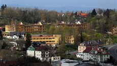 Chebská kasárna na Zlatém vrchu se budou bourat. Chebská kasárna na Zlatém vrchu se budou bourat.
