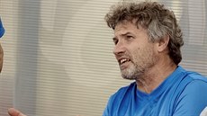 Bývalý vítkovický obránce Jiří Běleš žije v Německu, s někdejšími spoluhráči se... Bývalý vítkovický obránce Jiří Běleš žije v Německu, s někdejšími spoluhráči se...