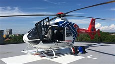 Muž spadl ve Štítech na Šumpersku při opravách rodinného domu ze střechy, na... Muž spadl ve Štítech na Šumpersku při opravách rodinného domu ze střechy, na...