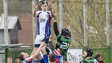 Vyškovští ragbisté (v bílém) v extraligovém duelu Vyškovští ragbisté (v bílém) v extraligovém duelu