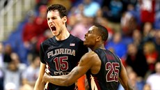 Boris Bojanovský (vlevo) a Aaron Thomas z Florida State se radují z vítězného... Boris Bojanovský (vlevo) a Aaron Thomas z Florida State se radují z vítězného...