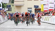 Daniel Auer (vlevo) vítězí ve spurtu v první etapě Závodu míru Daniel Auer (vlevo) vítězí ve spurtu v první etapě Závodu míru