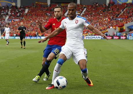 PEKVAPEN V ZLOZE. Theodor Gebre Selassie nastoupil na neobvyklm mst v...