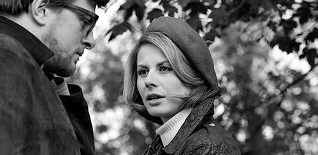 Marie Drahokoupilová a Jan Kaer ve filmu Flirt se slenou Stíbrnou (1969)