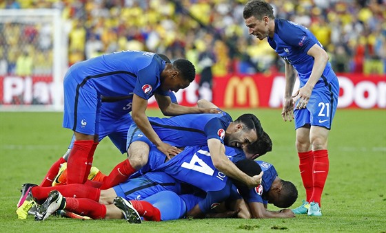 GÓÓL Francouztí fotbalisté naskákali na stelce Dimitri Payeta, který na...