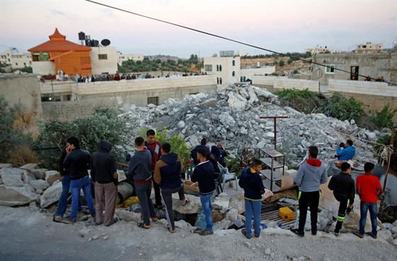 Izraelská armáda strhla dm rodiny mladého Palestince, který v lednu ubodal k...
