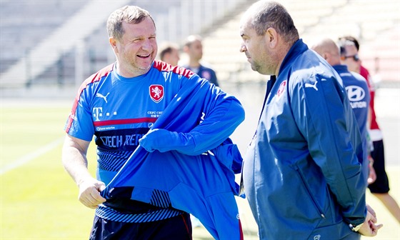 Miroslav Pelta (vpravo) dorazil na trénink fotbalové reprezentace. Vedle nj...