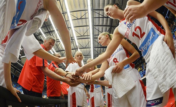 eské basketbalistky bhem time-outu