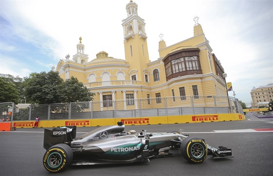 Lewis Hamilton z Mercedesu bhem tréninku na Velkou cenu Evropy v...