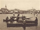 Jindichv Hradec a rybník Vajgar. Autorem historického snímku je Bohdan Lika,...