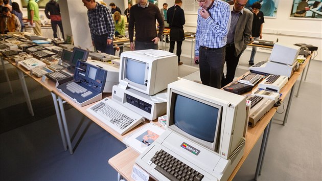 Výstava staré výpočetní techniky nazvaná Století informace na Fakultě... Výstava staré výpočetní techniky nazvaná Století informace na Fakultě...