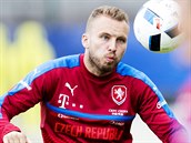 SOUSTEDN. Stedn obrnce Michal Kadlec na trninku reprezentace.