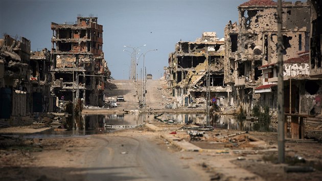 Znien libyjsk pstav Syrta, kter dreli islamist IS. (22. 10. 2011)