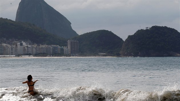 Nebezpen bakterie se podle vdc rozila i na pli Copacabana (13. ervna 2016)