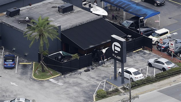 Non klub Pulse v Orlandu na Florid, kde Omar Mateen zastelil 50 lid a destky dalch zranil (12.6.2016).