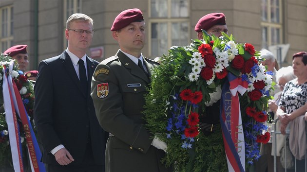 Pietn akt za eskoslovensk parautisty a obti heydrichidy v Praze (18. ervna 2016).