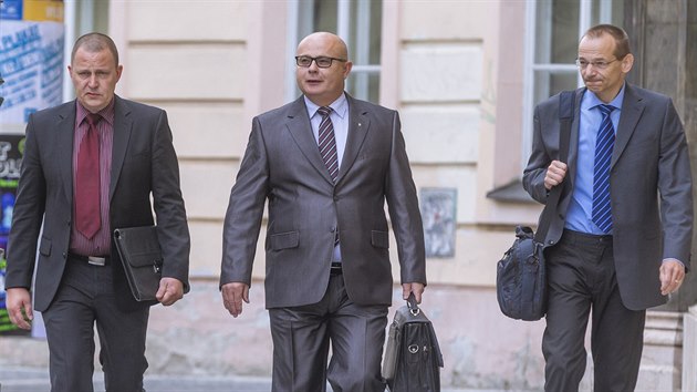 Milan Kovanda, Ondrej Plenk a Jan Pohnek pichzej k Obvodnmu soudu pro Prahu 1 (13.6.2016)