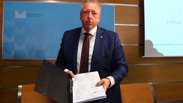 Ministr vnitra Milan Chovanec podepsal reformu policie (15.6.2016)