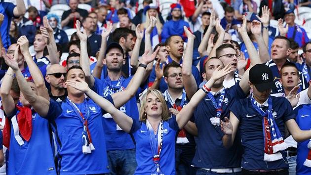 Domc reprezentace picestovala na zvr zkladn skupiny tak do Lille, kde byl stadion znovu zaplnn francouzskmi fanouky.