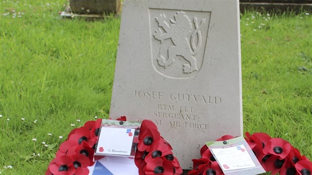 Josef Gutvald má hrob v Cattericku v severní Anglii.